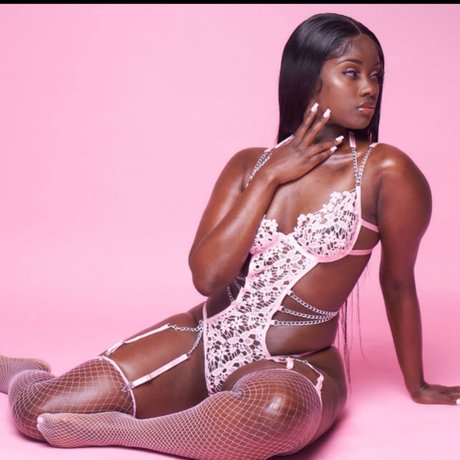 Queen piinnkk onlyfans naked