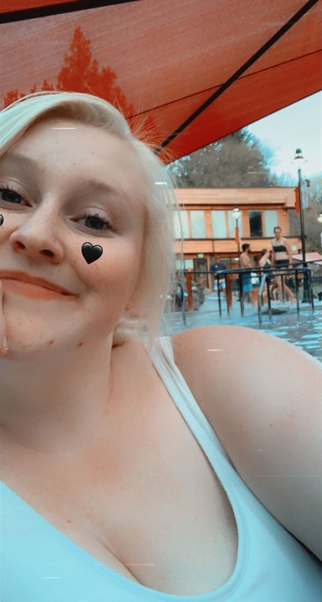 Queen of Curves onlyfans pics