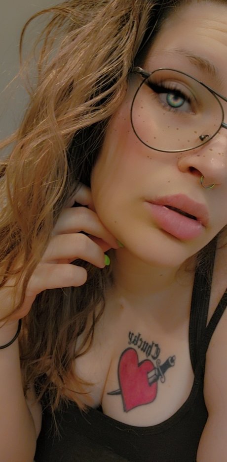 Queen Bee420 onlyfans leaked pictures