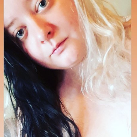 Purple Mia onlyfans model