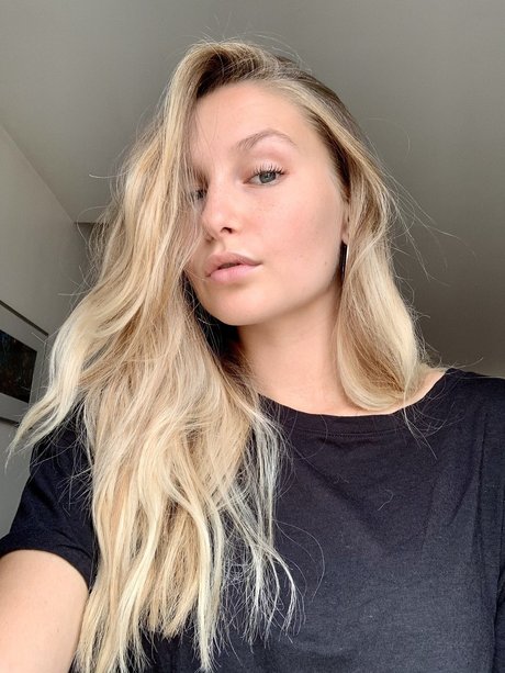 _Rhude Girl naked onlyfans leaks