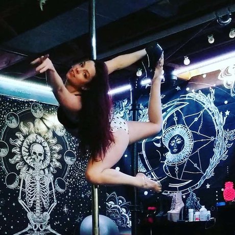 Pineapple Pole leak onlyfans