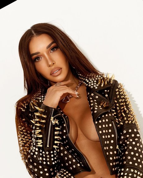 Emilly Dom ngos onlyfans striptease