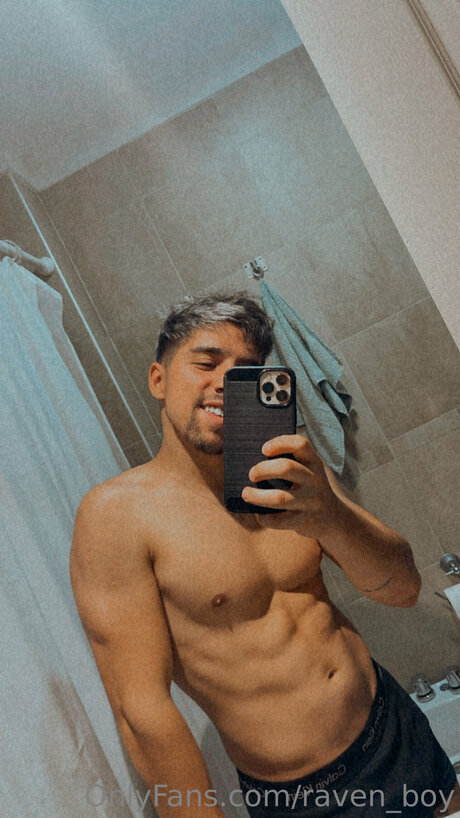 _R VEN_ naked on onlyfans