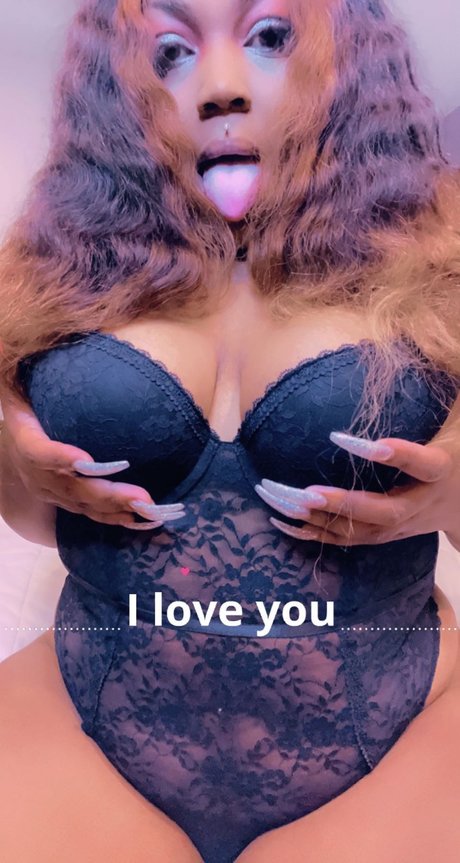 Rain Miller onlyfans model images