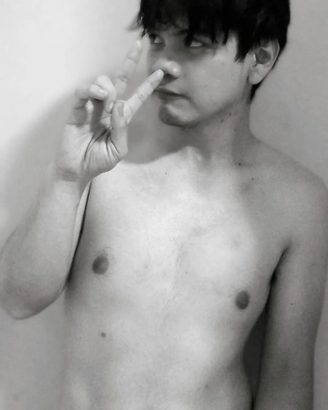 El Chico Raro onlyfans nude photos