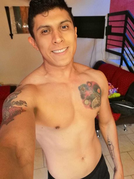 Emmanuel Mart nez onlyfans naked