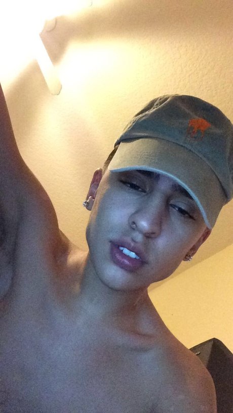 Malcriaao only fans nude