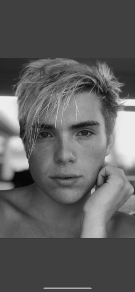 Ashton Kole leaked onlyfans pics