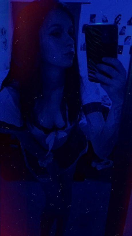 BabyGirl Chelly onlyfans star