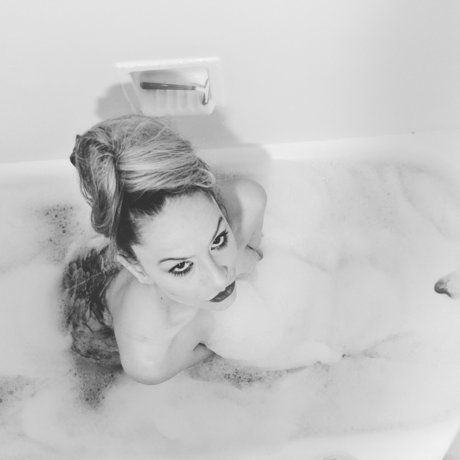 Sexy Sudsy Squeezes onlyfans leaks.