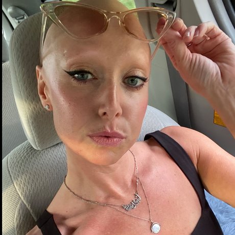 Bald Bikini Babe onlyfans leaked tits