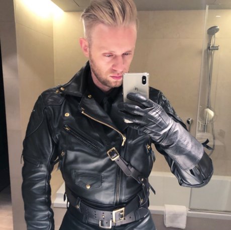 Masterdarkglove onlyfans creator