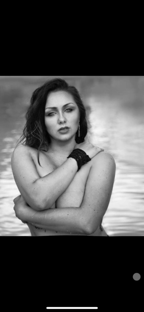 Massie Kist onlyfans strip tease