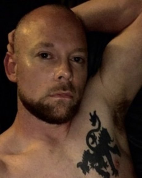 MeetMeInTheLou onlyfans leaked.