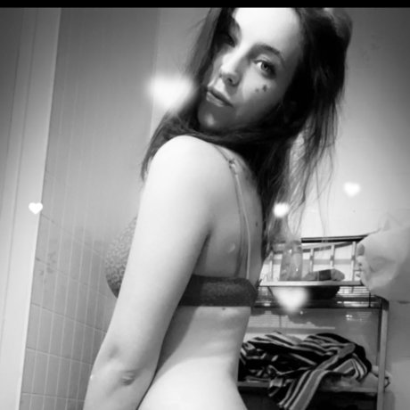 Courtney Condren onlyfans nude pictures