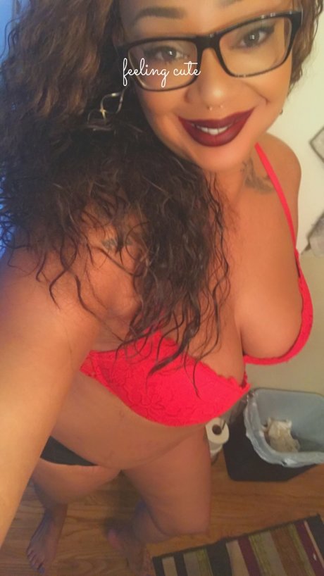 Kiki Not Kinky onlyfans nide