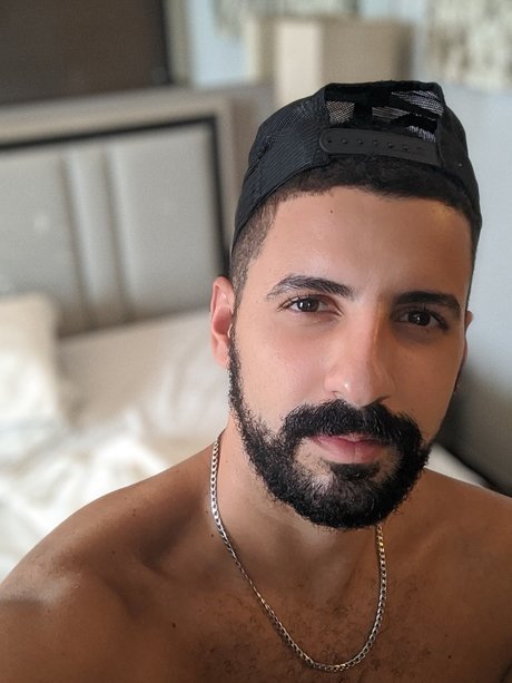 Max Liandro naked onlyfans pics