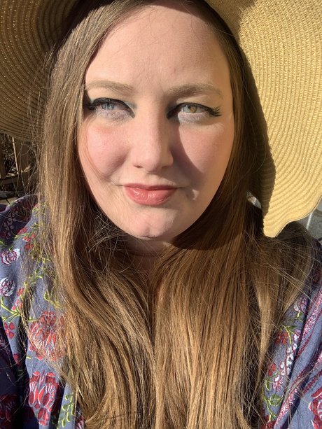 a cute meow onlyfans nude