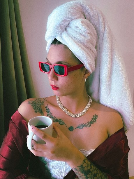 _The Argentinean Hairy Queen_ on onlyfans