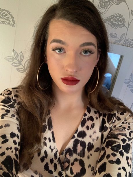 Becky Doll_ onlyfans de