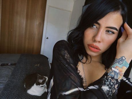 _MEGAN CROSS_ only fans leaked