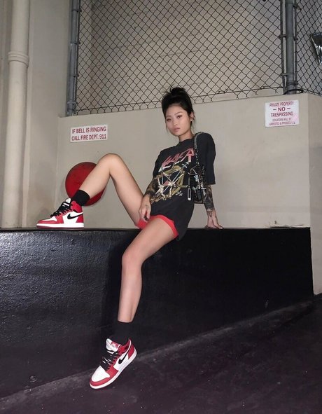 Mae Col onlyfans images