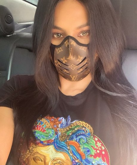 Amelia Maltepe fans only