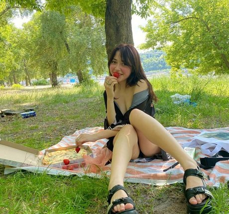 elliemooree onlyfans content leaked