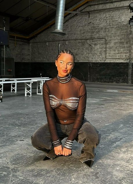 Paola Locatelli onlyfans leak ass