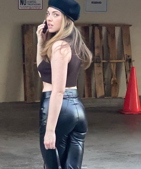 Madeleine Byrne onlyfans tits