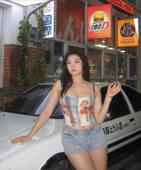 Vicki Mranrr nude onlyfans