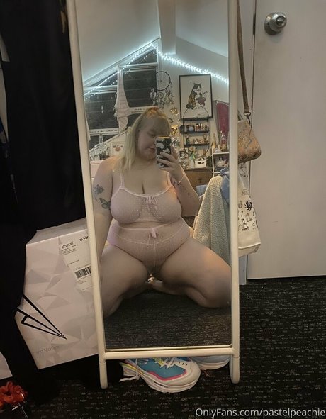 pastelpeachie onlyfans nude leak
