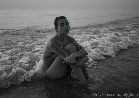 poly luna Profile pic