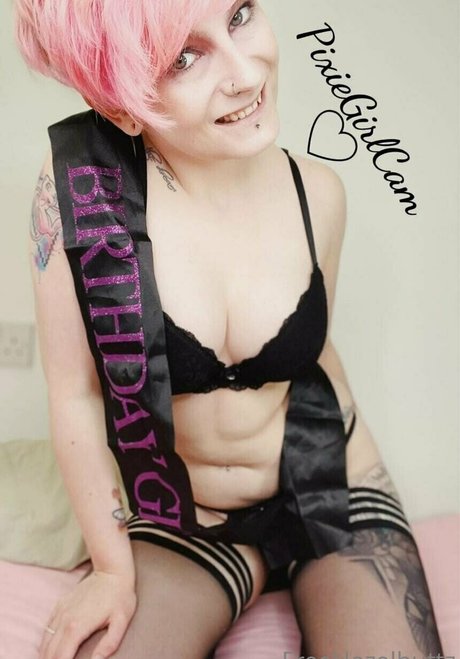 freehazelbuttz onlyfans nude photos