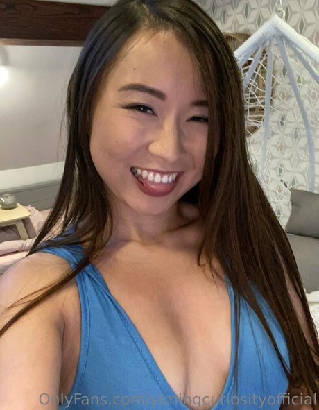 yimingcuriosityofficial onlyfans model photo