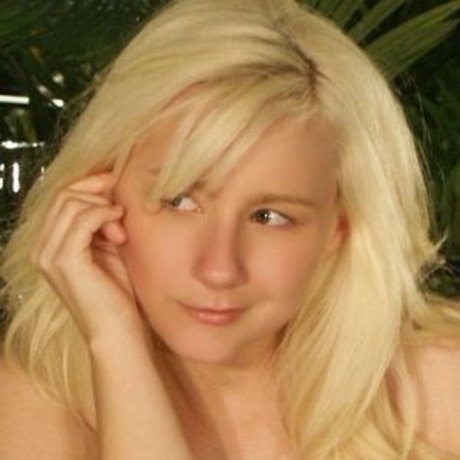 Prettiest Feet onlyfans strip tease