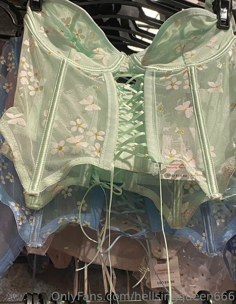 hellsingqueen666 onlyfans leak ass