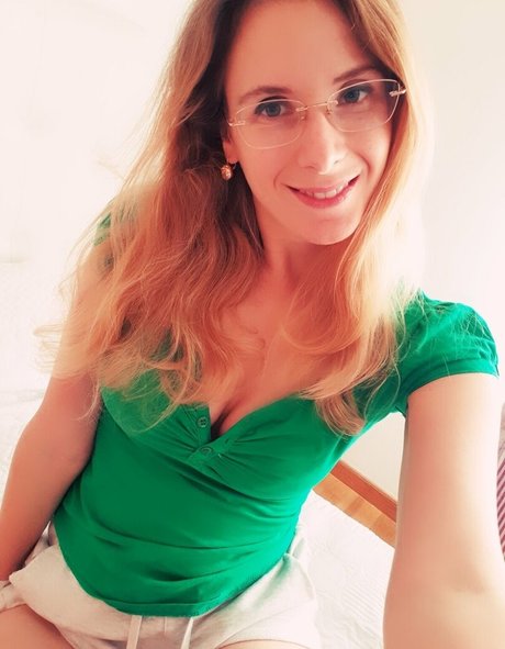 ellyedelweiss onlyfans creator