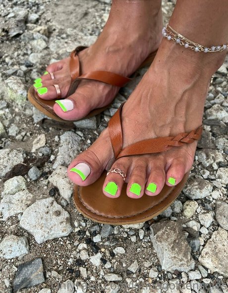 latinagoldensoles leaked onlyfans.