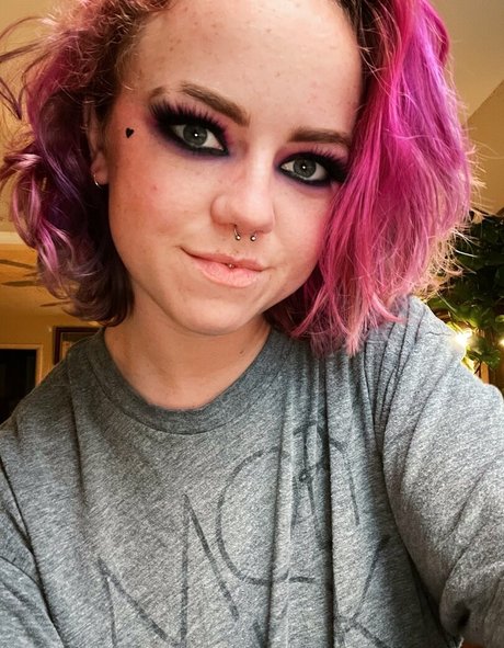 junestrawberriesfree onlyfans leakes