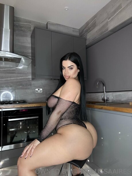 lissaaires onlyfans model images