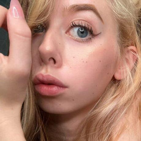 luxxlovexx onlyfans explicit content