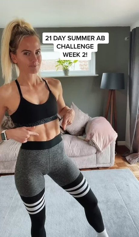 Amy Jo Simpson onlyfans leak ass