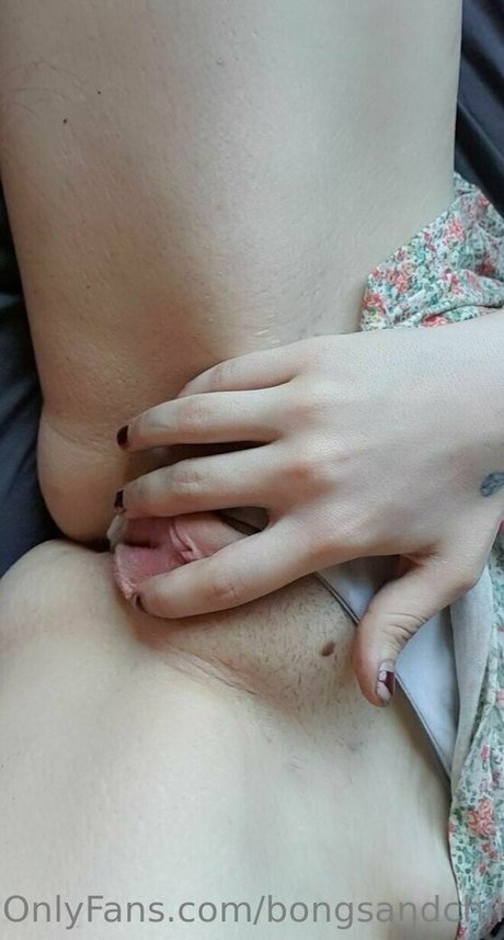 bongsandchillx onlyfans leaks porn