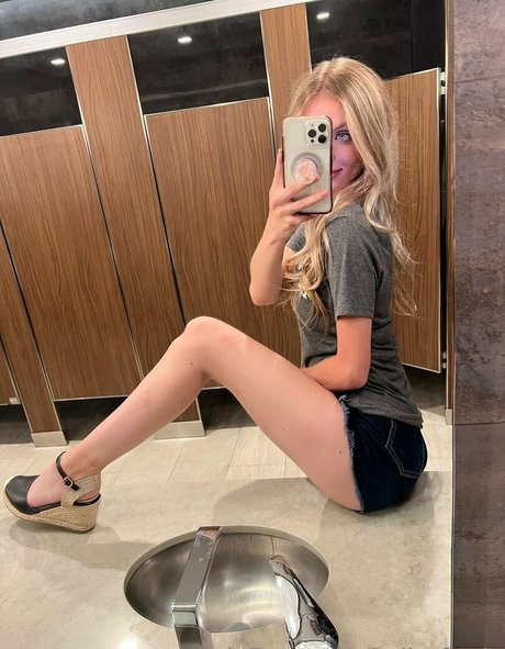 holly fordx naked onlyfans leak