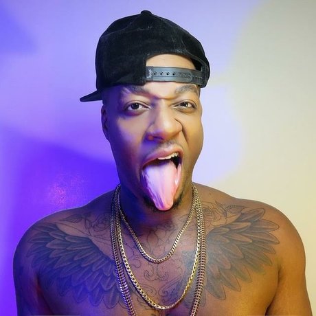 HUNGDaddyisland desnuda onlyfans