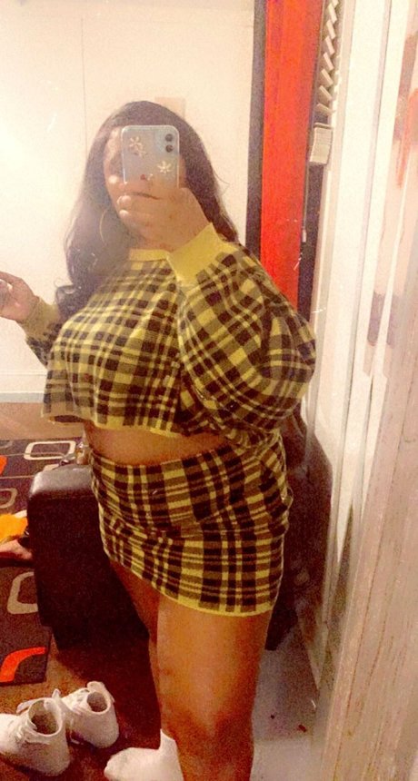 MI CASA SU CASA onlyfans explicit content