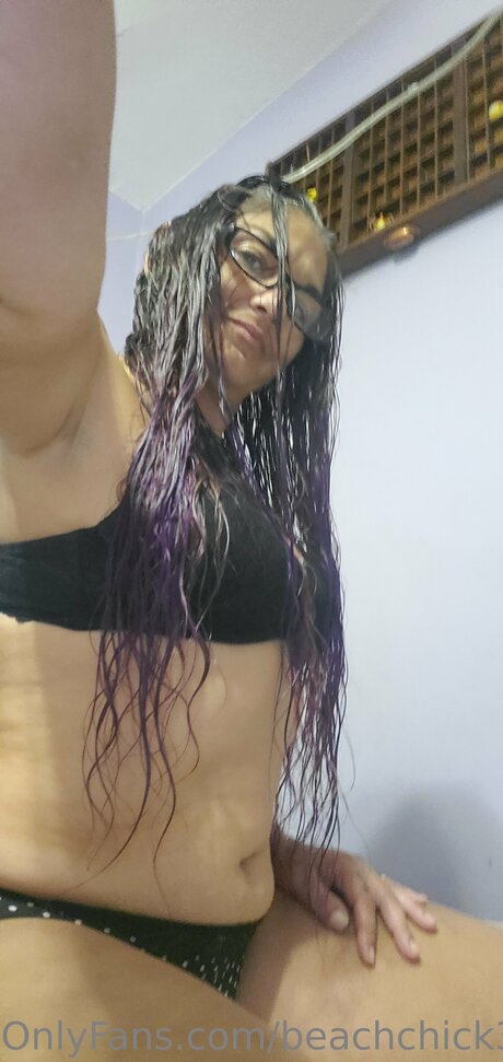 Beach Chick 321 nude onlyfans leak