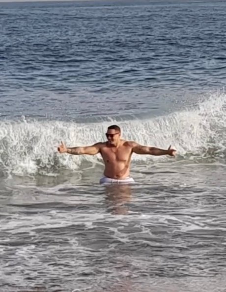 MIlan Thomson nudes only fans